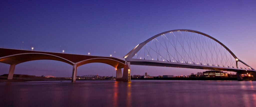 Nieuwe waalbrug