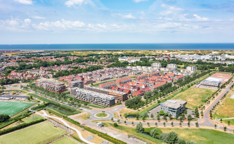 Luchtfoto wijk in Katwijk die aangesloten is op warmtenet.