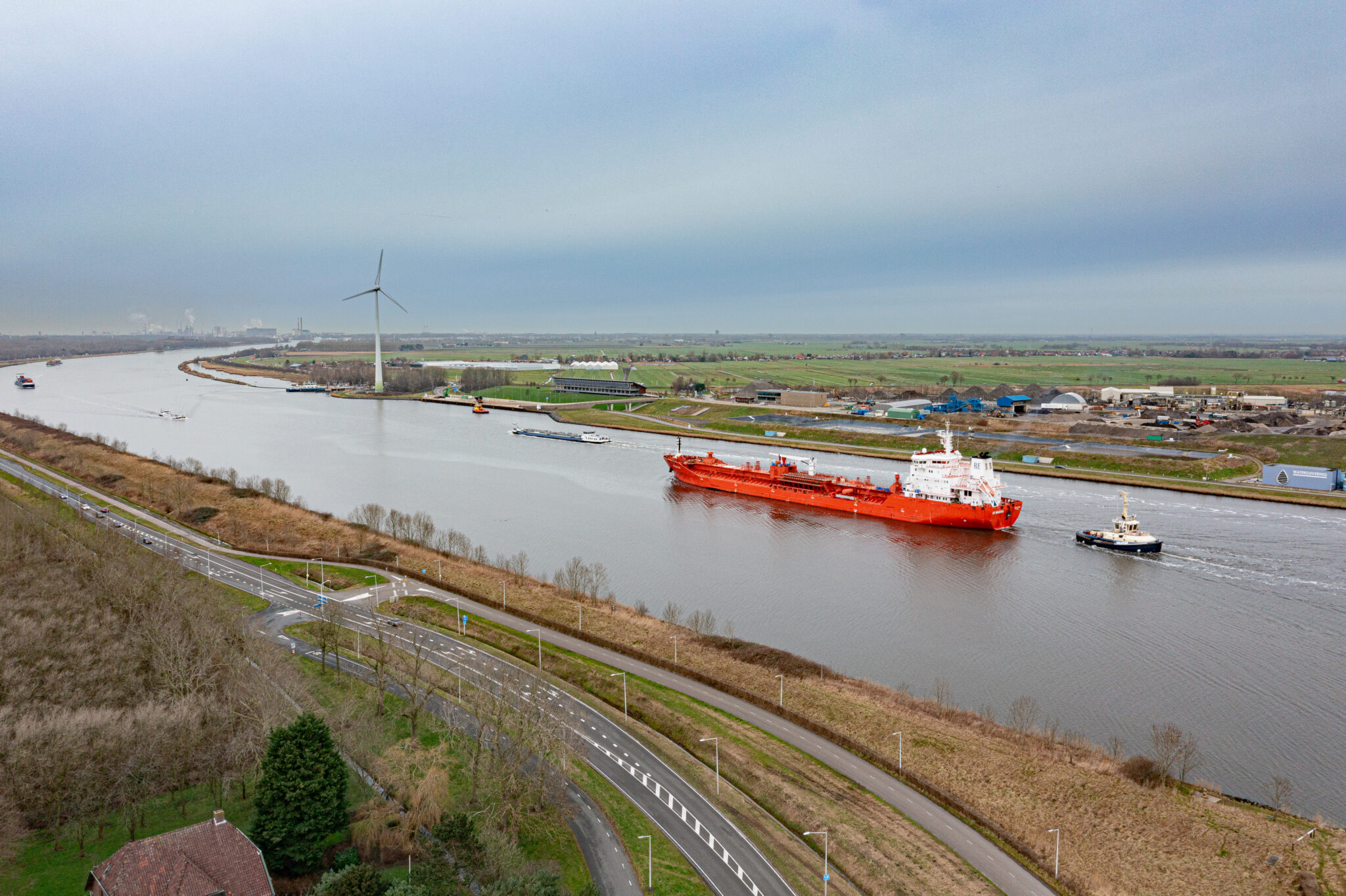 Netcapaciteit delen in Westhaven Amstedam, waar boten door het water varen.
