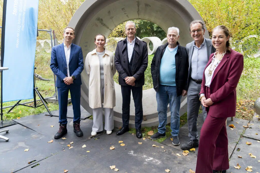 Samenwerkingspartners van Lieven de Key, Firan en Waternet bij een warmteleiding in Amsterdam Buikslotermeer.