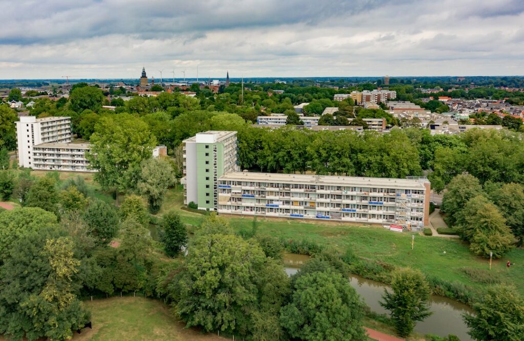 Luchtfoto van woonwijk in Zutphen waar gebruik gemaakt wordt van een warmtenet met aquathermie.