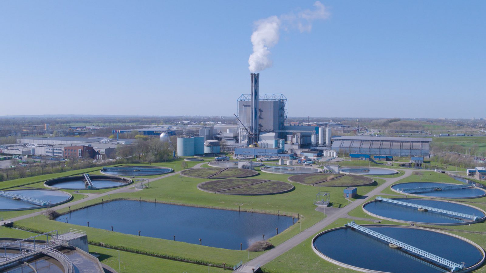 Birdview van afvalverbranding en waterstof waar gebruik wordt gemaakt van energiehub.